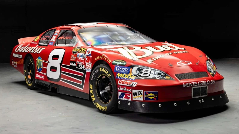 Ocasión única: el Chevrolet Monte Carlo que manejó Dale Earnhardt Jr en la NASCAR está a la venta