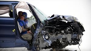 Por qué un accidente automovilístico a baja velocidad puede ser mortal