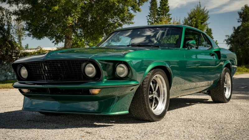  Ford Mustang con V8 actual Pony Restomod