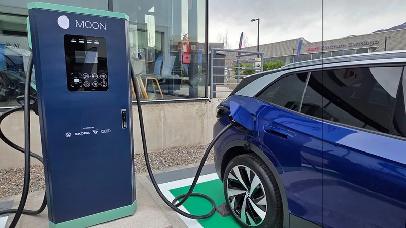 Porsche Chile entra al negocio de los cargadores eléctricos por medio de Moon