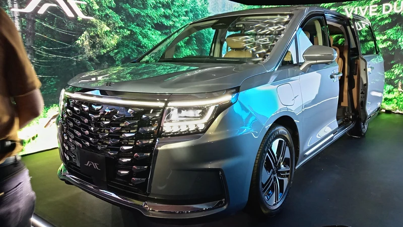 JAC Traveler PHEV 2026 llega a México, conoce el precio de esta nueva miniván híbrida enchufable