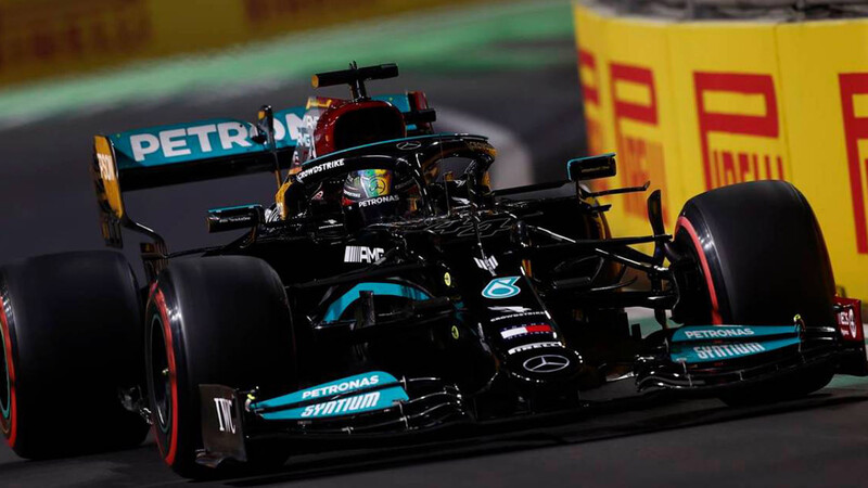 F1 2021 Lewis Hamilton supera con éxito la batalla de Jeddah