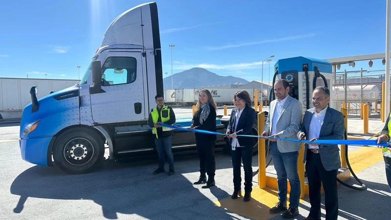 Daimler Truck inaugura su tercera Electric Island en México