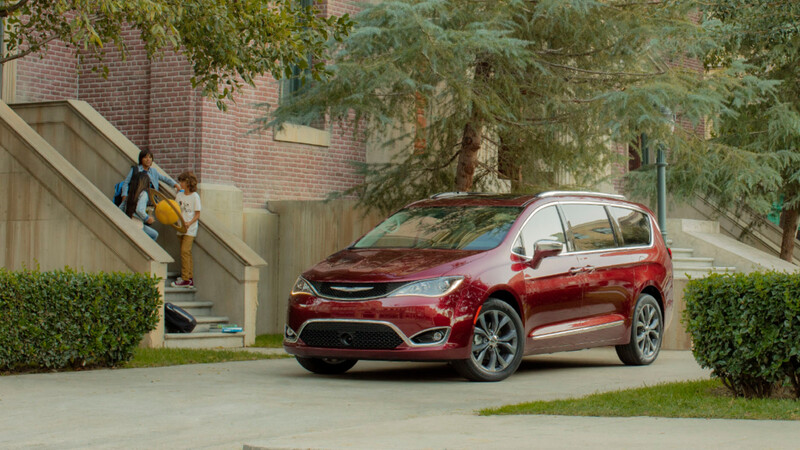Chrysler Pacifica es premiada por ser el auto ideal para viajar con niños