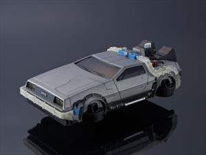 Este detallado DeLorean es en realidad una funda para iPhone