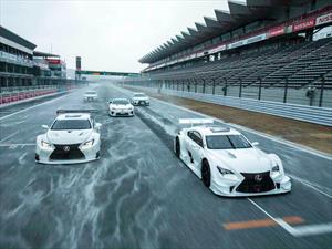 5 Lexus bailando en el Fuji Speedway 