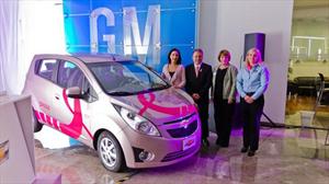 Chevrolet subasta dos autos para ayudar a promover la detección oportuna del cáncer de mama