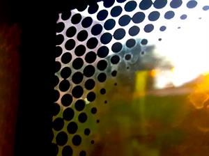 Enigma resuelto: ¿Para qué son los puntitos negros de la ventanilla?