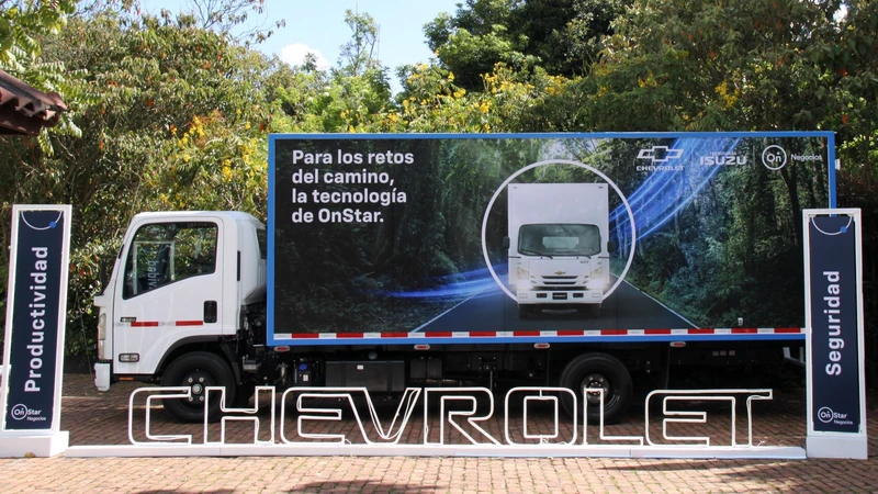 Buses y camiones Chevrolet se conectan con la tecnología OnStar en Colombia