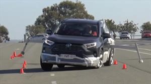 Toyota Rav4 2020 enmienda sus fallas en la prueba del alce