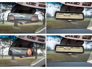 Cadillac moderniza el espejo retrovisor