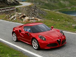 Alfa Romeo 4C elegido como el "Auto Playboy del Año 2014"