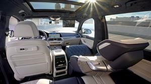 BMW X7 ZeroG Lounger, la forma más cómoda de viajar en una camioneta