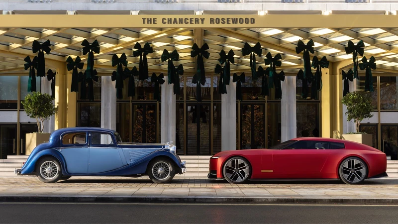 Jaguar celebra 90 años juntando al polémico Type 00 con el primer auto de su historia