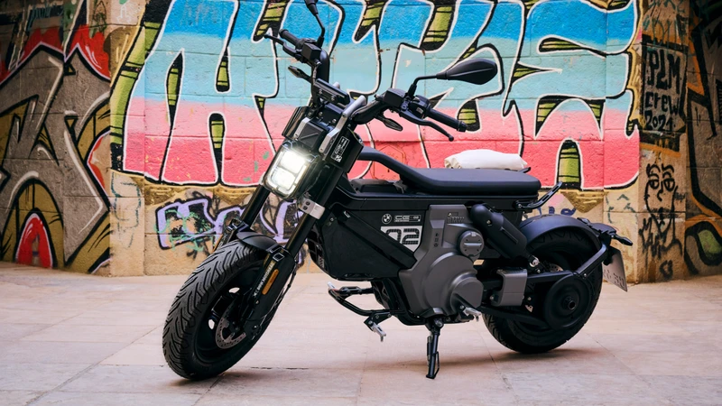 BMW CE 02, la moto eléctrica con la que Motorrad festeja 100 años