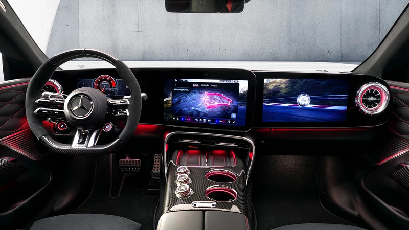 Mercedes-AMG aun cree que las pantallas son el futuro