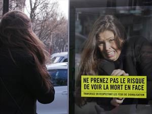 En Francia asustan a los peatones que cruzan mal