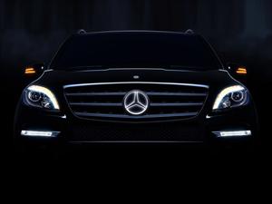 Mercedes-Benz ilumina la estrella de sus autos
