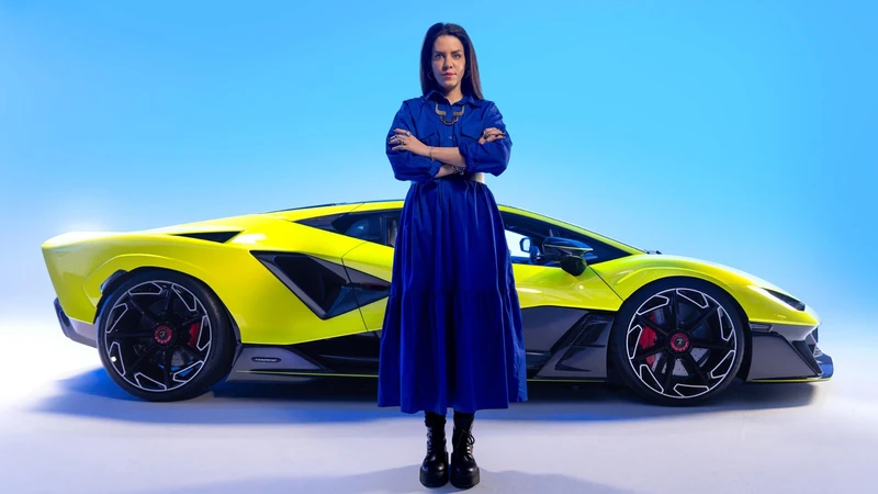 Lamborghini x Elena Salmistraro: edición ultra limitada para el Fenomeno más potente de su historia