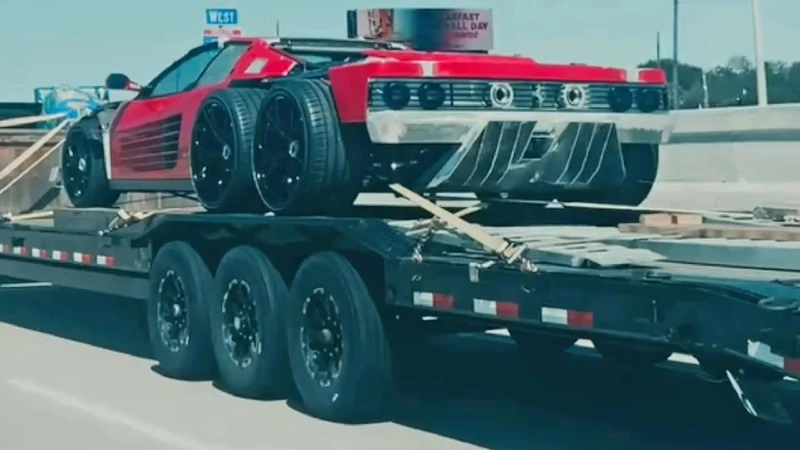 Esta Ferrari Testarossa 6x6 es lo último que pensabas ver hoy