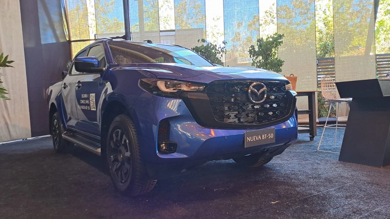 Ya está en Chile la actualizada Mazda BT-50 2025 en cuatro versiones, todas 4x4