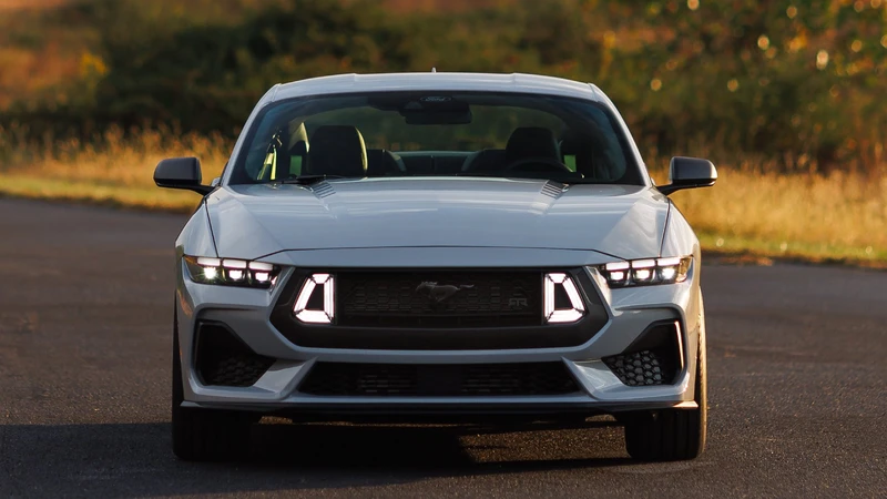 Ford confirma el Mustang de 4 puertas y un crossover híbrido de entrada