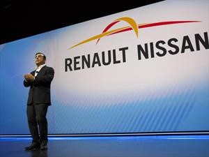 Renault saca a Carlos Ghosn, pero de manera temporal