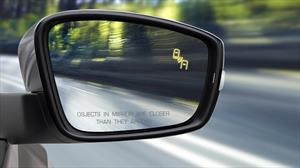¿Cuál es la importancia del detector de punto ciego en un auto?