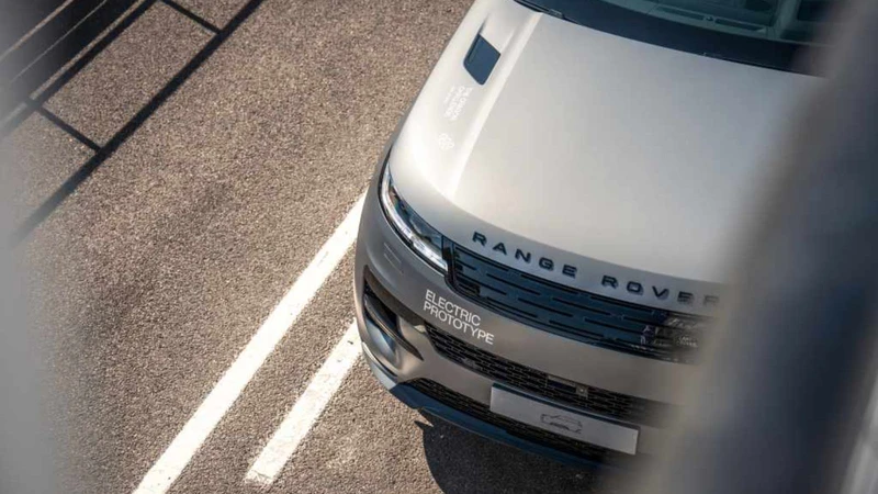 Dos prototipos del Range Rover Sport EV fueron mostrados en Goodwood