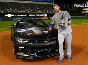 Ben Zobrist de los Chicago Cubs fue premiado con un Chevrolet Camaro 