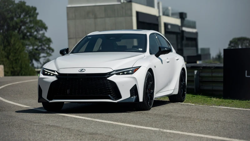 Lexus IS 350 F Sport: el sedán deportivo que enmarca el lujo japonés