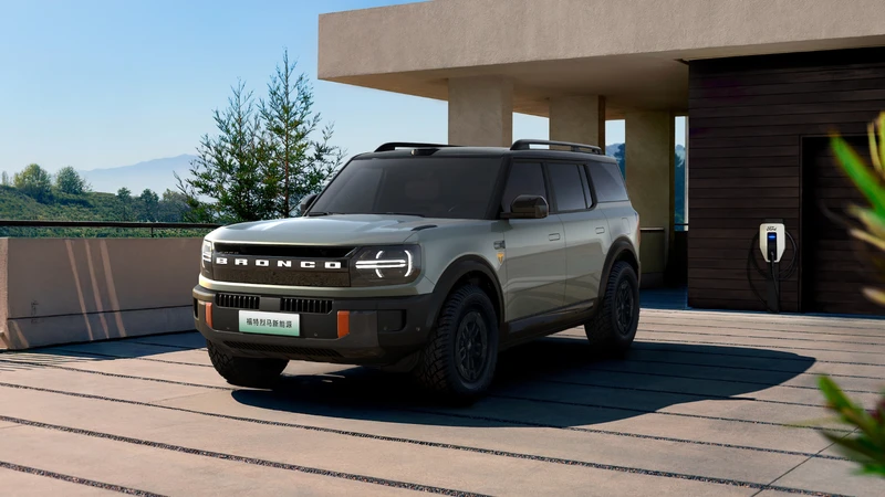Ford presentó las variantes EREV y EV del Bronco