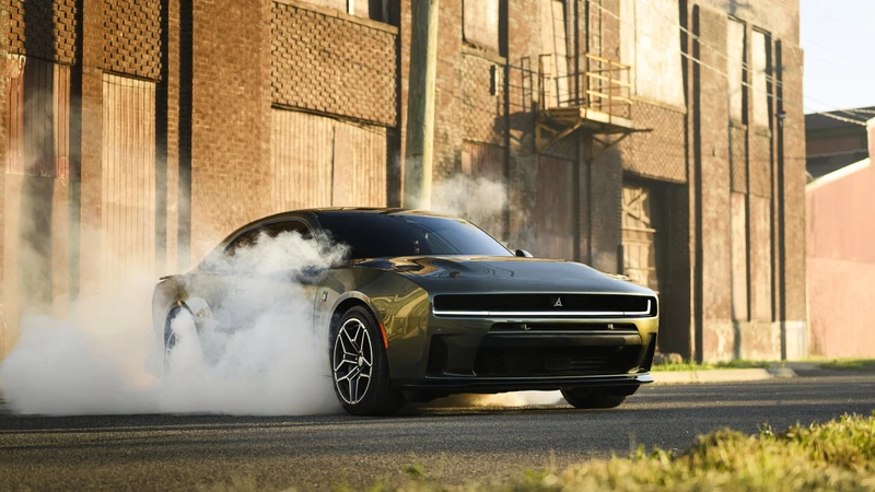 Dodge Charger también tendrá versiones V8 Hellcat
