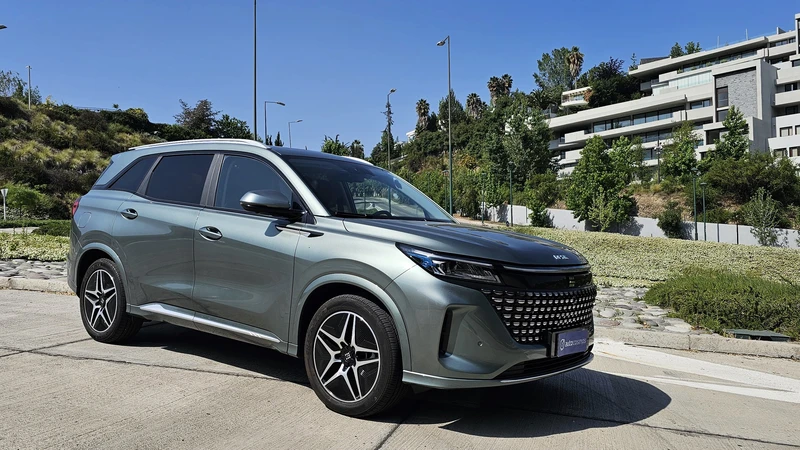 Test drive DFSK SUV 600 PHEV: modo eléctrico, siete plazas y una enorme accesibilidad