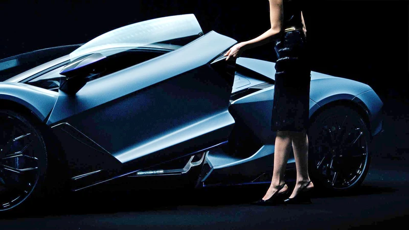 Video - Lamborghini celebra el Día de la Mujer con el corto “Choose Your Own Drive”
