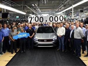 Volkswagen produce 700,000 unidades del Passat