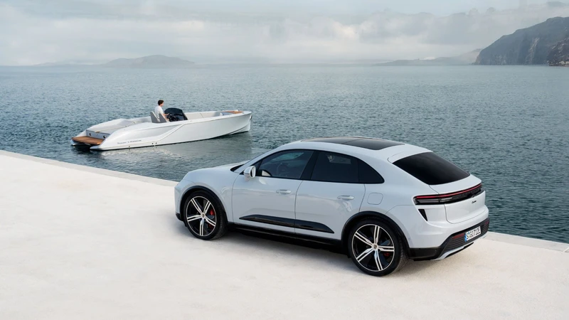 Porsche 850 Fantom Air: tecnología del Macan Turbo aplicada al agua