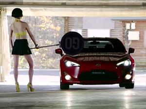 Toyota demuestra que manejar sus autos es divertido