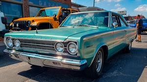 Manejamos el Plymouth Hellvedere 1967, un clásico impulsado con el motor del Hellcat