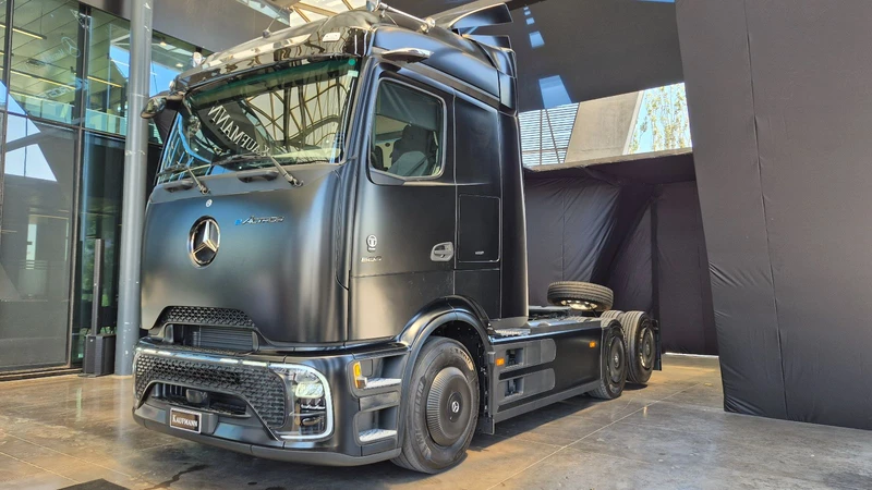 Mercedes-Benz estrena en Chile su nuevo camión eléctrico de larga distancia eActros 600