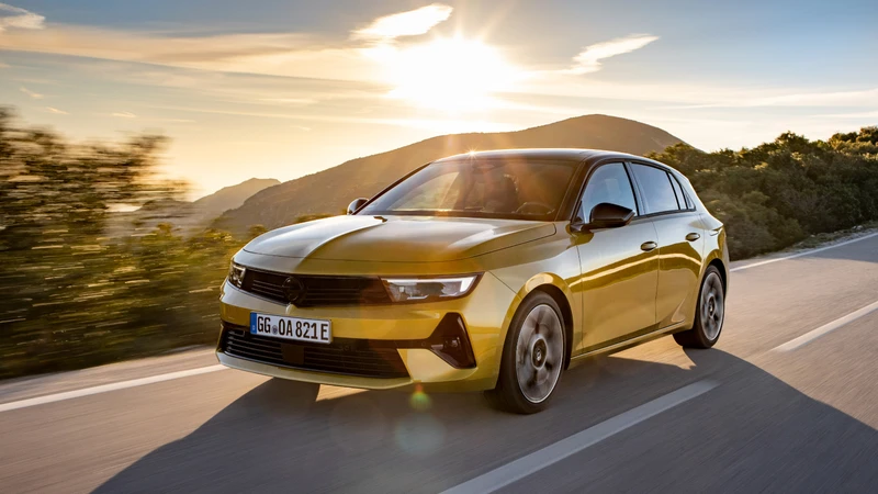 Opel Astra: bienvenidas las mejoras mientras llega la actualización de media vida