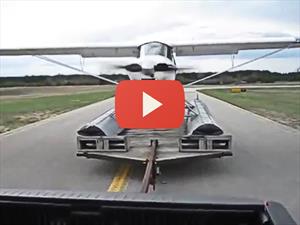 Video: Hidroplano despega desde un tráiler