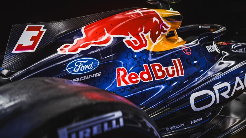 Fórmula 1 2026: Red Bull presenta el RB22 con diseño retro en alianza histórica con Ford