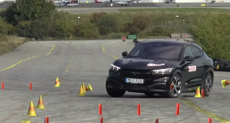 Ford Mustang Mach-E sufre en el Test del Alce