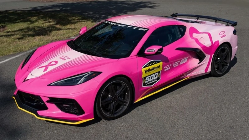 Chevrolet Corvette Stingray rosa regresa como pace car a la Nascar 2026