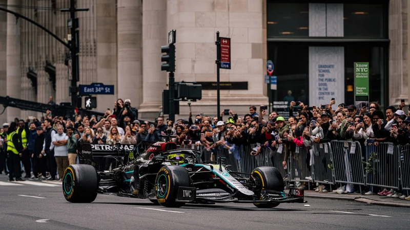 Lewis Hamilton y Mercedes-AMG encendieron Nueva York
