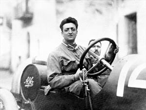 Celebran el 120º aniversario de Enzo Ferrari con una exclusiva galería fotográfica