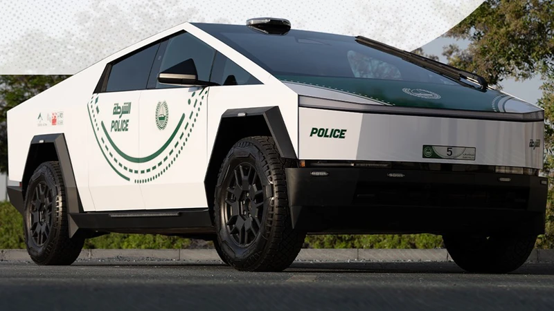 En Dubai la policía sigue sumando autos exóticos a su flota: LaCybertruck es la última adición