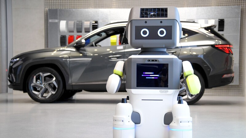 Hyundai Motor Group usa robot humanoide para atender concesionarios