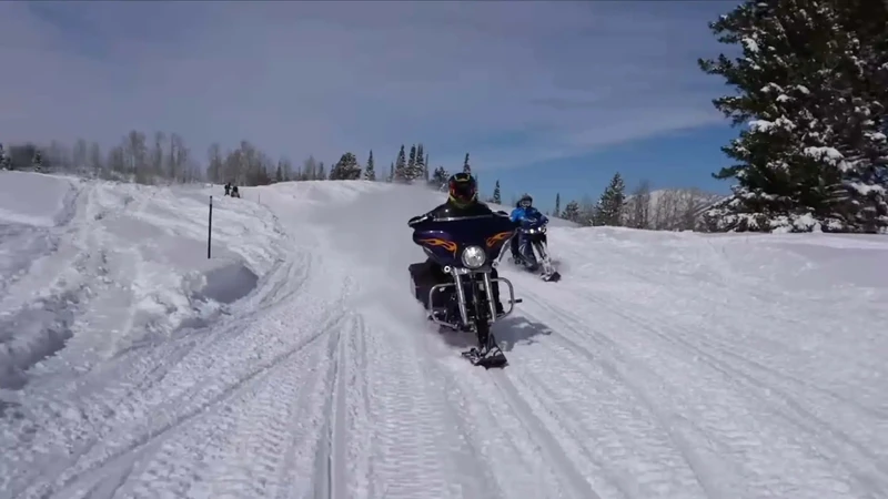 Esta Harley-Davidson Street Glide es una auténtica moto de nieve